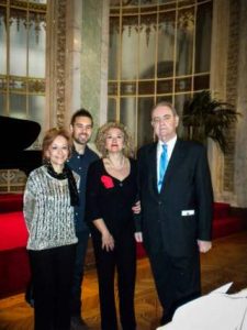 Tomás Marco, Ana Guijarro, alumno y Marisa Blanes. Casino de Madrid en Abril de 2013.